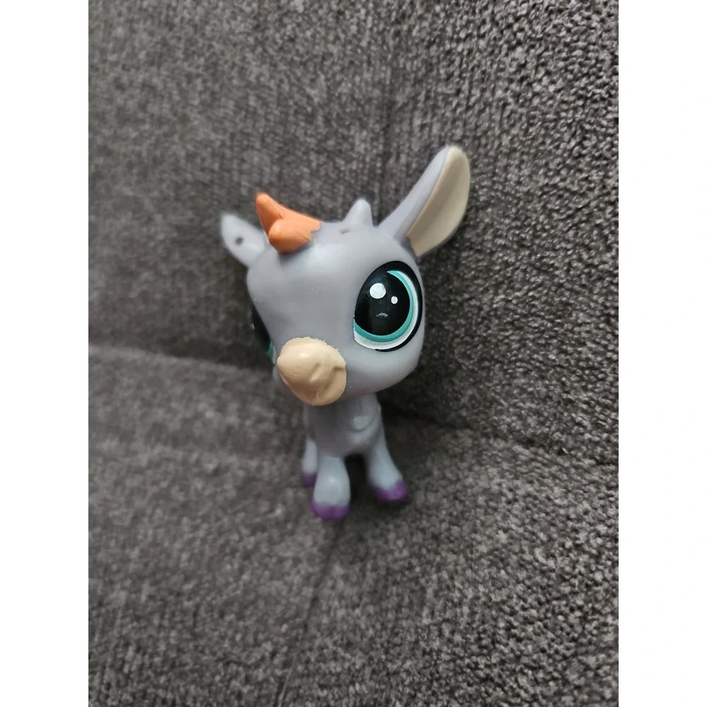 Authentic Littlest Pet Shop LPS #2389 Gray Goat Purple Hooves Orange Horns
